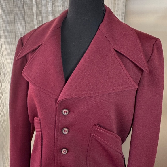 Vintage 70s jacket, burgundy red, women crop blazer, oversized lapels, 8/10 (M) - Picture 3 of 10
